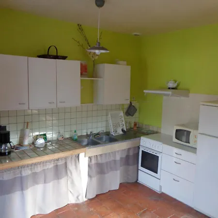 17 Rue De Chalon 86120 St Leger De Montbrillais