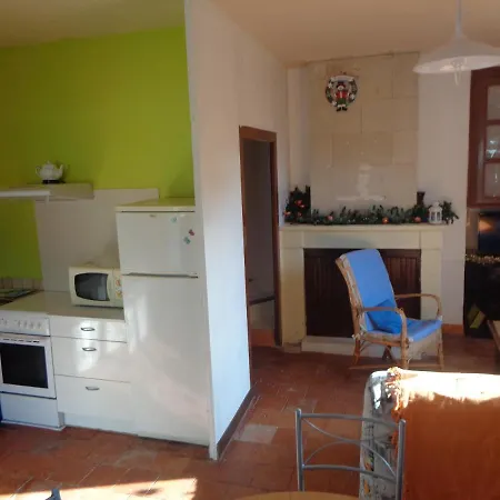 17 Rue De Chalon 86120 St Leger De Montbrillais بيت للعطل