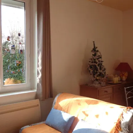 17 Rue De Chalon 86120 St Leger De Montbrillais بيت للعطل